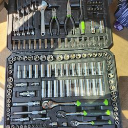 256 piece tool set