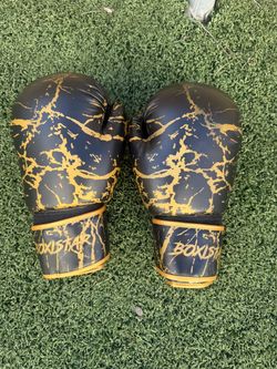 Boxistar Boxing Gloves Black and Gold (16oz)