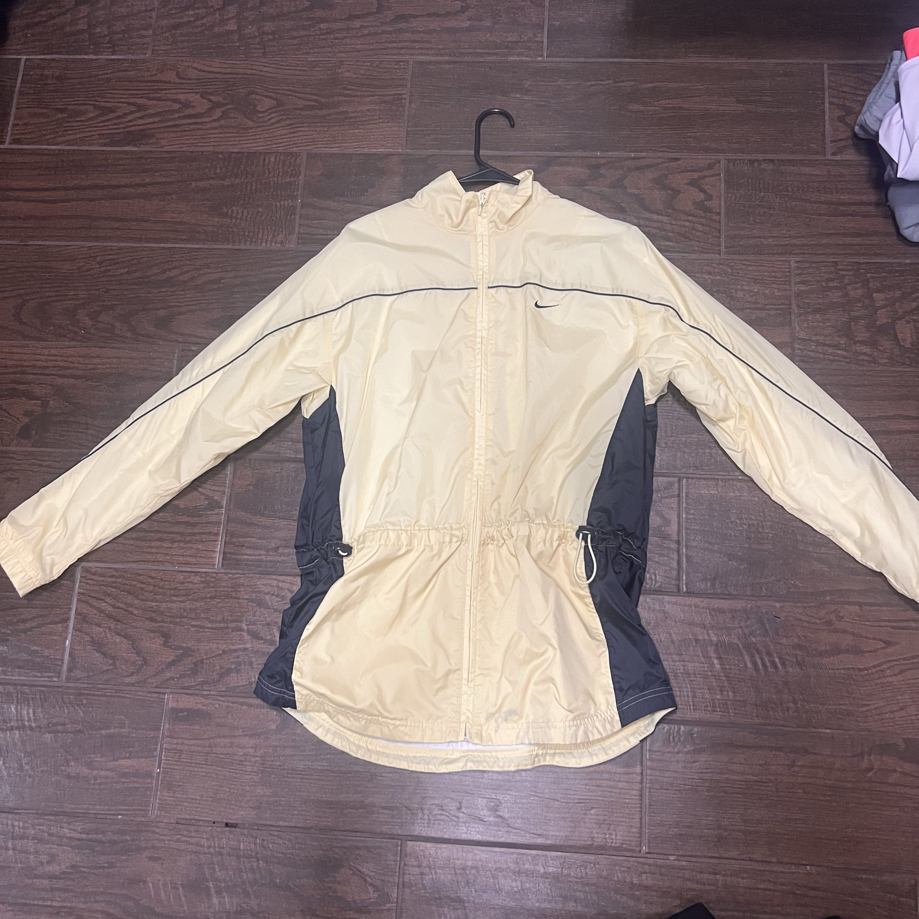 Womans Nike windbreaker size medium