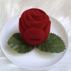 Beautiful rose with leaves jewelry ring holder