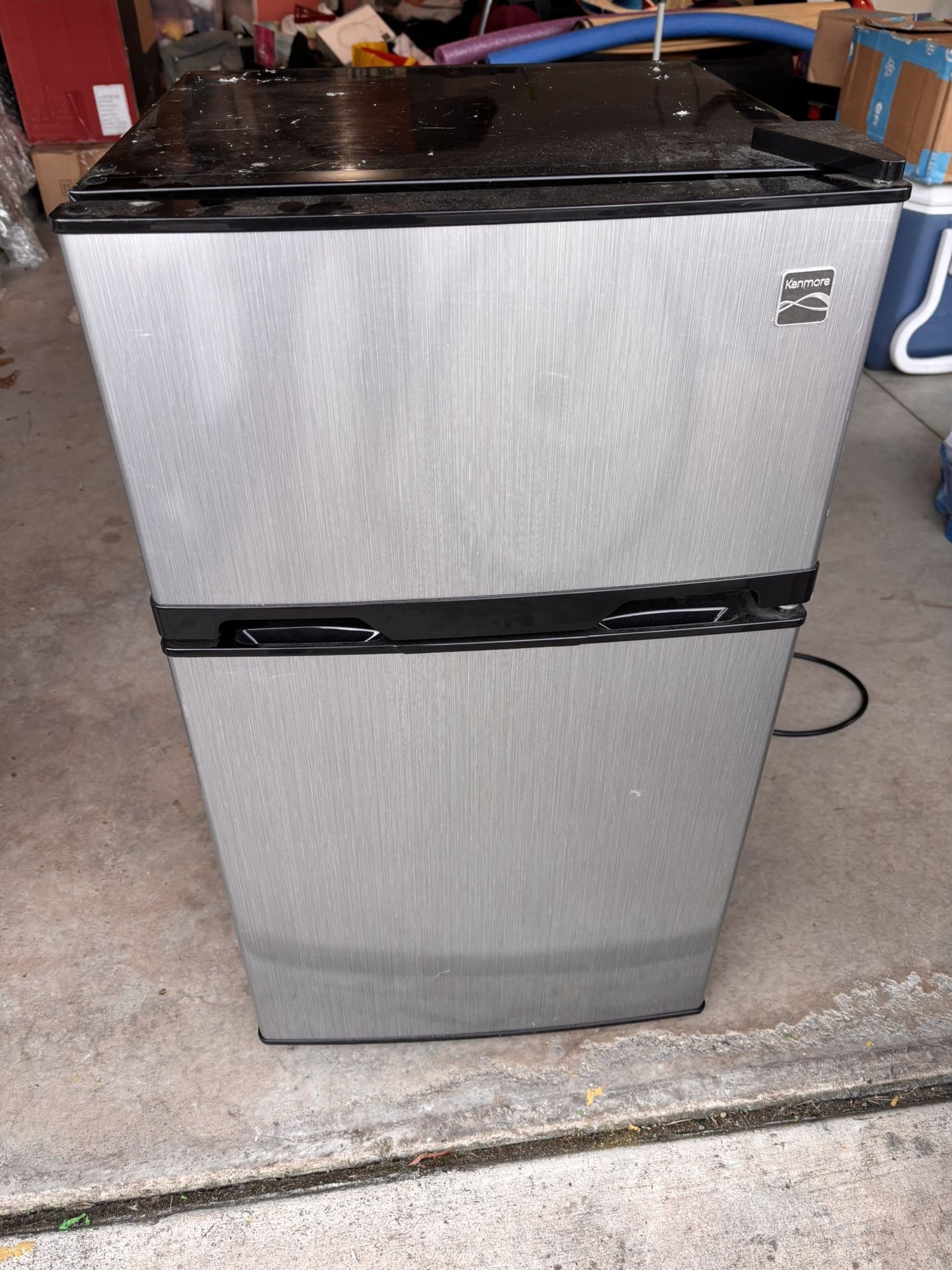 ♠︎♠︎♠︎Kenmore Mini Fridge♠︎♠︎♠︎