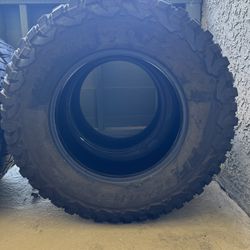 35x12.5x18 BFG M/T KM3 Tires 