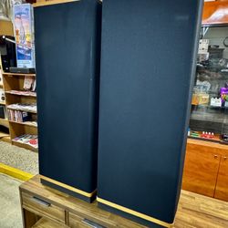 Gorgeous Pair Of Vandersteen Model 2 Loudspeakers In Excellent Condition!