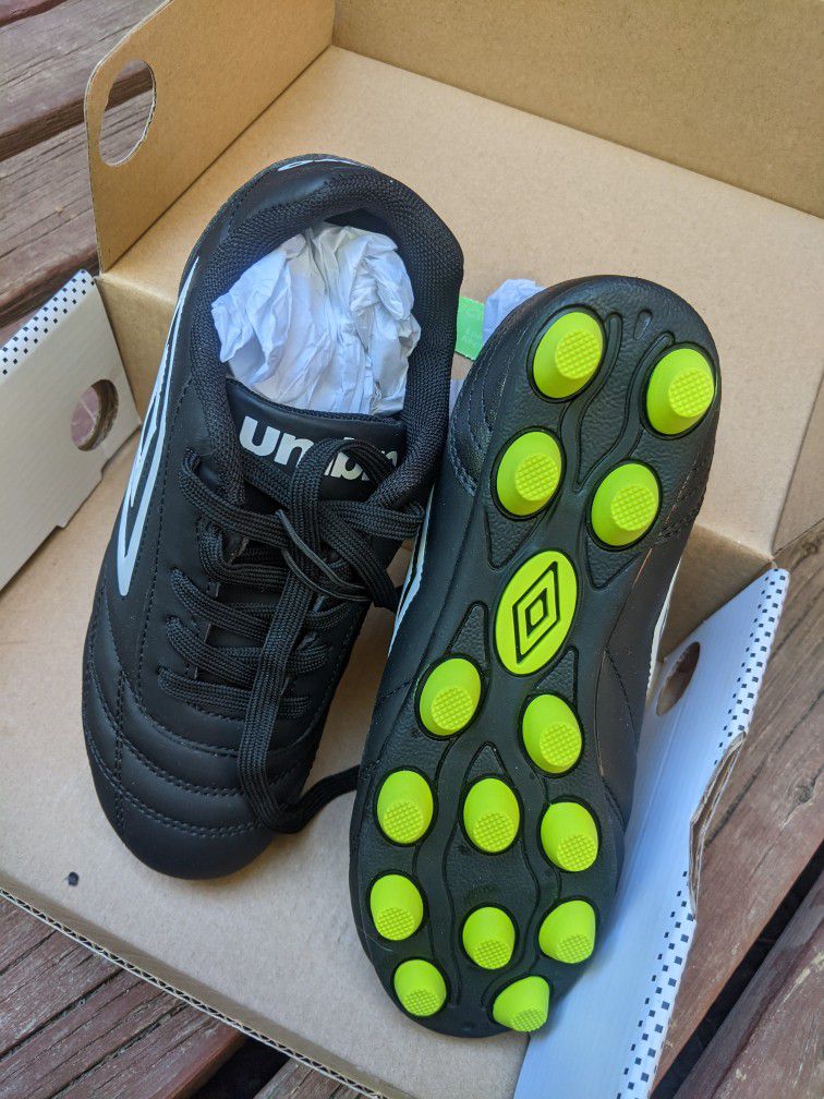 New Never Used Umbro Little Kids Soccer Cleats In Box Shoes 