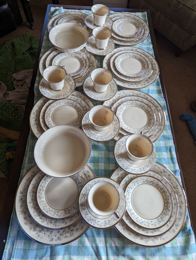 Lenox Windsong China Made USA 39 Piece Mint Condition 