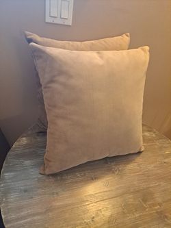 Throw Pillows Set