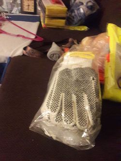 Paquete de 12 pares de guantes por $10