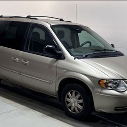 2005 Chrysler Town & Country