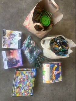 Kit toys/puzzles