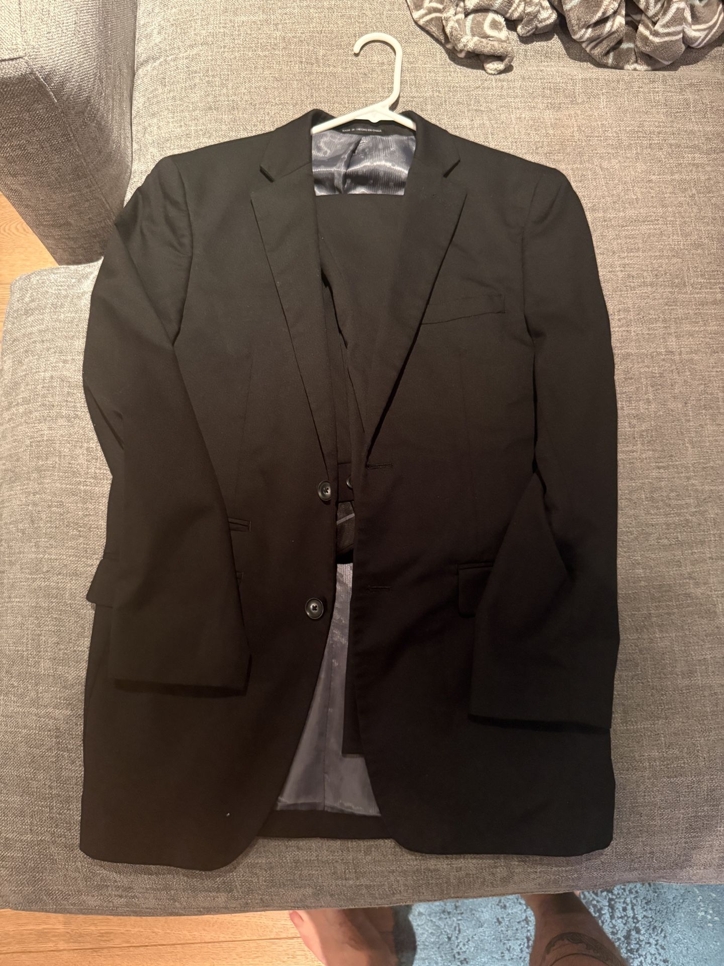 Men’s Black perry Ellis Suit