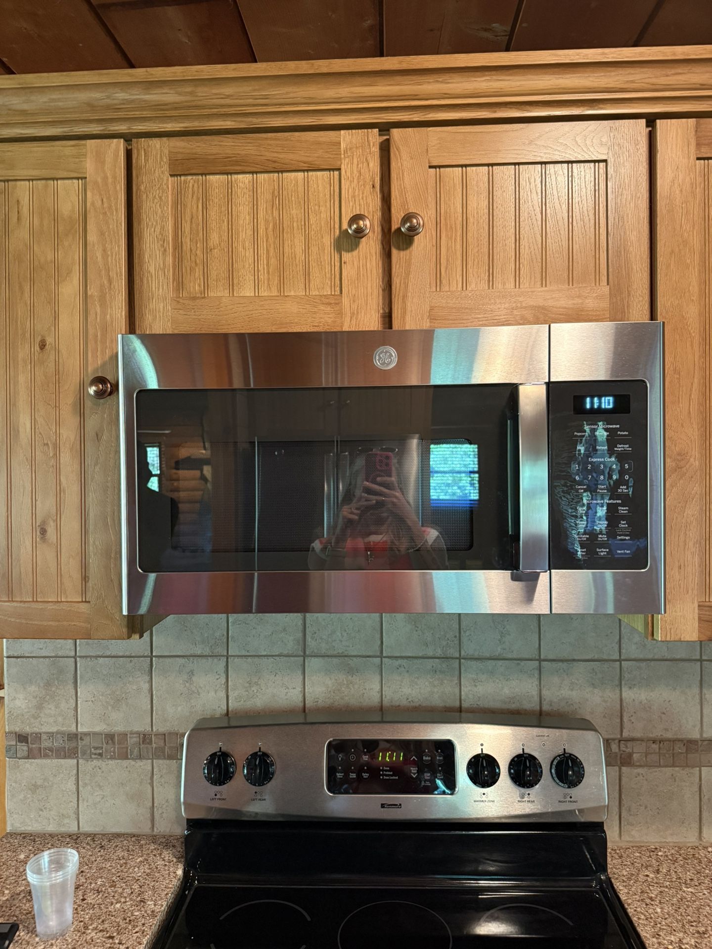 GE Microwave 1.7 Cu Ft