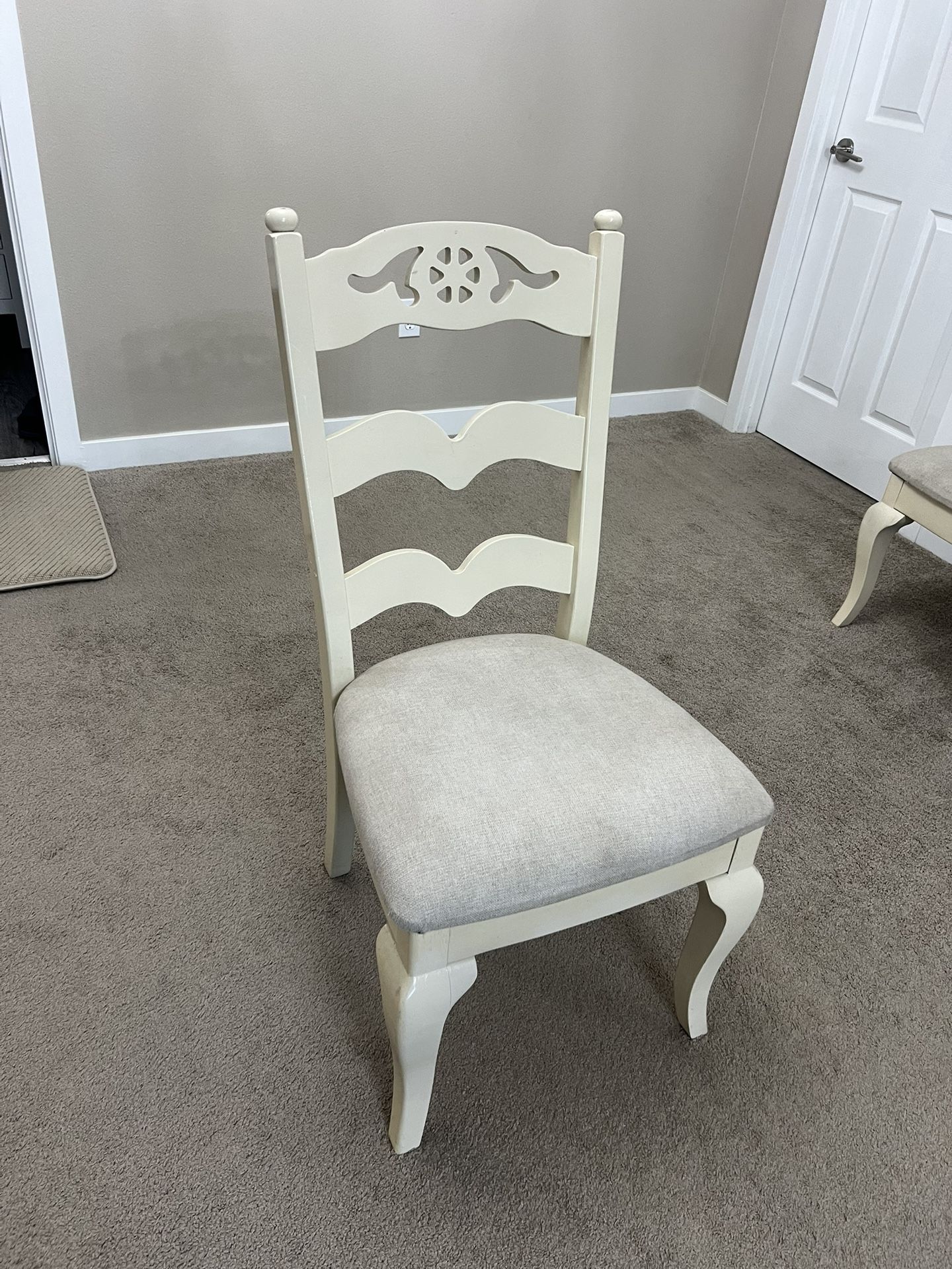 4 Dining chair Good Condition