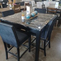 5 PC DINING SET ASK FOR JOSE SE HABLA ESPAÑOL MARCAME AL 214-881-6021 