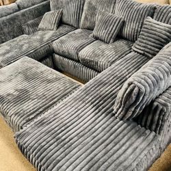 Stylish Cozy Nice Sectional!