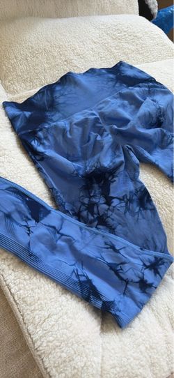 Blue leggings
