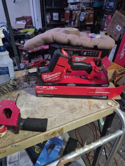 Milwaukee
M18 FUEL 18V Lithium-Ion Brushless Cordless HACKZALL Reciprocating Saw (Tool-Only) STORE PRICE $199