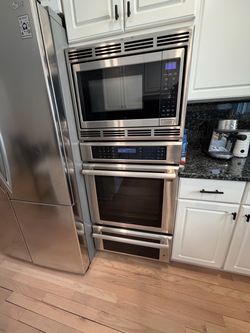 Thermadore oven and microwave with warming drawer
