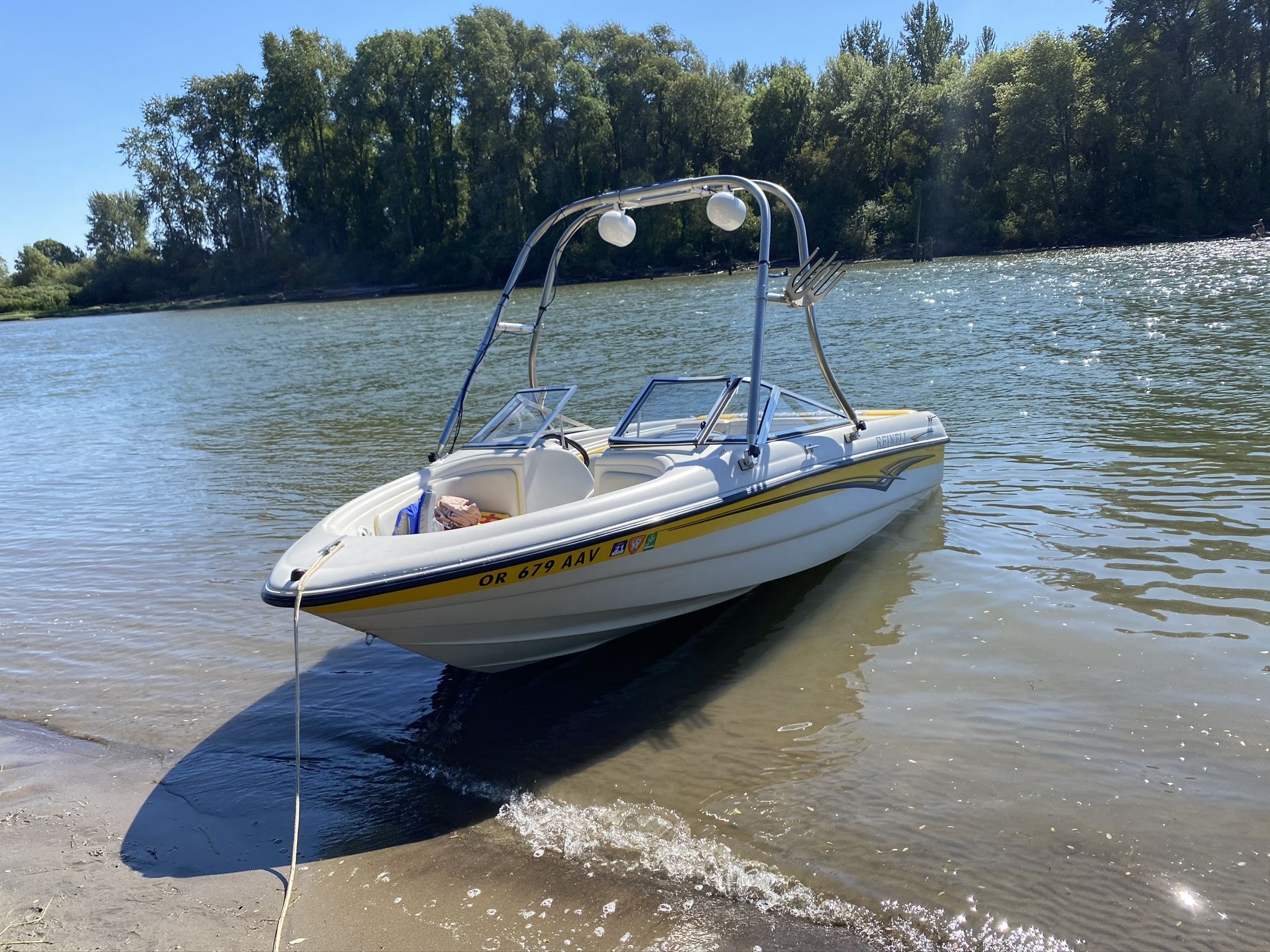 2005 Reinell 18 Foot Boat