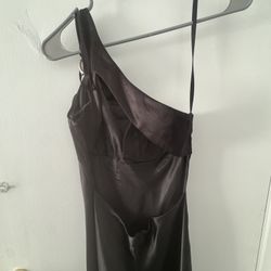 Black One-Shoulder Satin Gown – Size 1/2 – Formal Dress