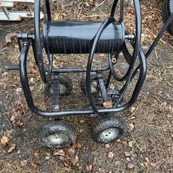 Hose reel with wheels