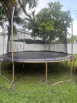 ****FREE*** Trampoline