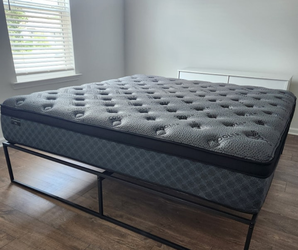 Pillow Top Queen Mattress – Brand New
