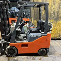 TOYOTA FORKLIFT 