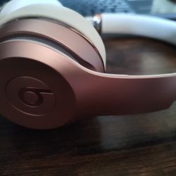 Beats Solo3 Wireless On-Ear Headphones - Apple W1 Headphone Chip, Class 1 Bluetooth, 40 Hours of Listening Time, Built-in Microphone - Rose Gold