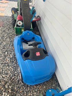 $25 Step 2 blue ride on toddler car good condition , needs cleaning.