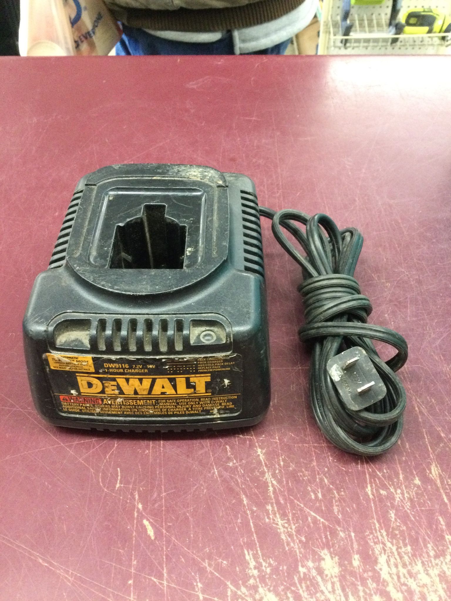 Dewalt 7.2V - 18V 1- Hour Battery Charger No-Cd 18 Volt