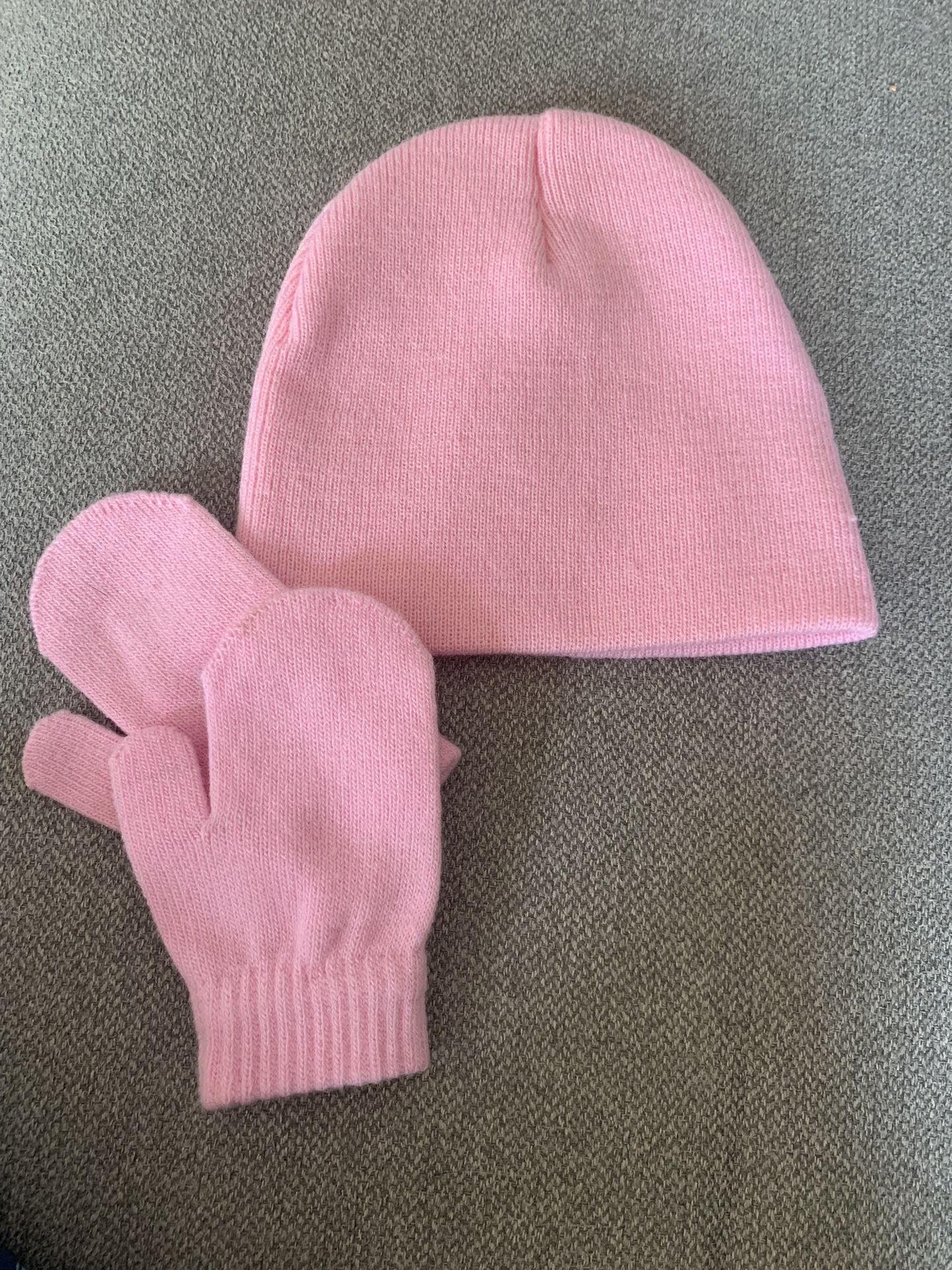 NEW Baby Girl Hat And Mittens (6-20 months)