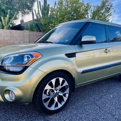 2013 Kia Soul ! Wagon