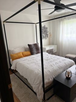 Queen Black Canopy Bed Room