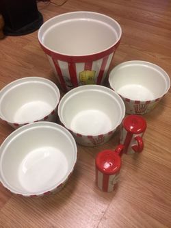 Beautiful popcorn dishes new with salt and pepper