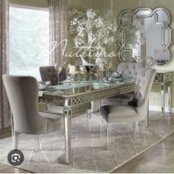 Z Gallery Sophie Table With 4 Chairs In Great Conditions Has A Few Minor Flaws Otherwise Pristine