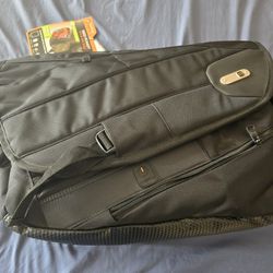 Messenger Laptop /tablet Bag With Power