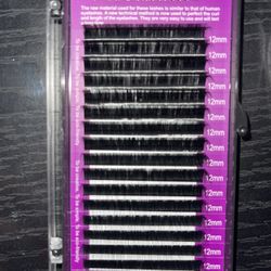 Women’s eyelash extensions