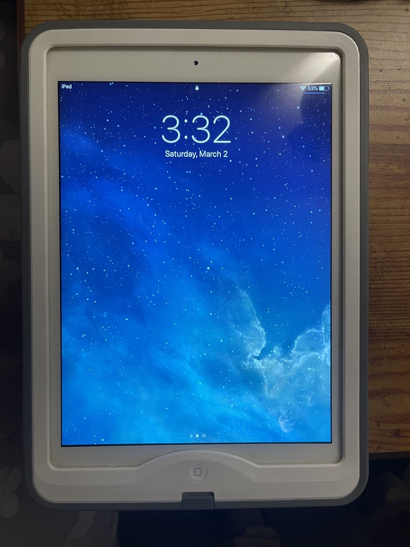 Apple iPad Air 32gb WiFi (With LifeProof Case)