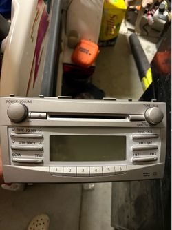 Toyota Camry OEM radio