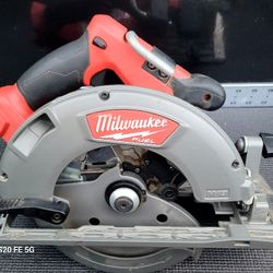 Milwaukee M18 Fuel 7 1/4 Circular Saw