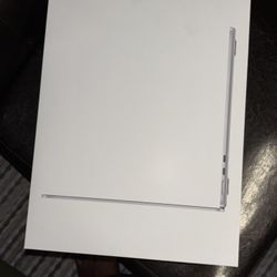 Apple MacBook Air 2025 A3240, 13-inch, M4 Chip, 16GB Memory, 256GB Storage