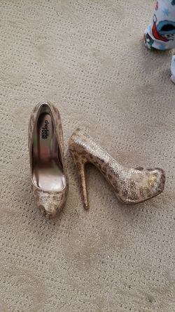 Gold leopard shoe