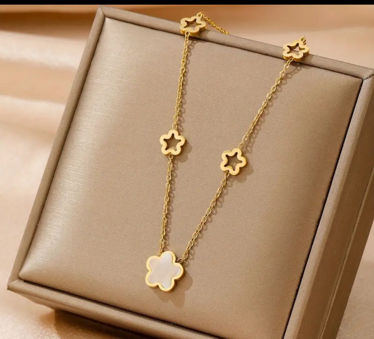 18 Carat Gold Plated Shell Flower Necklace 