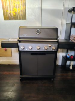 New. SPIRE 550X 6 Burner Gas Grill Propane gas or Natural gas (Kit does not include, sold separately)