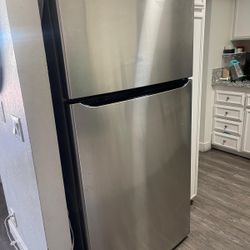 24 cu. ft. 33 Inch Wide Top Freezer Refrigerator - Stainless Steel