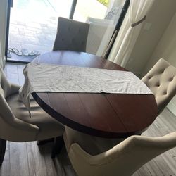 Wooden Table With Chairs 
