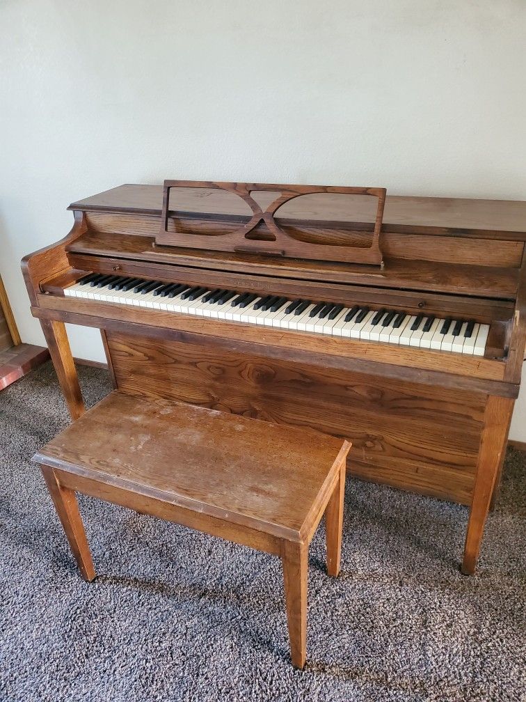 FREE!! Upright Piano FREE!!