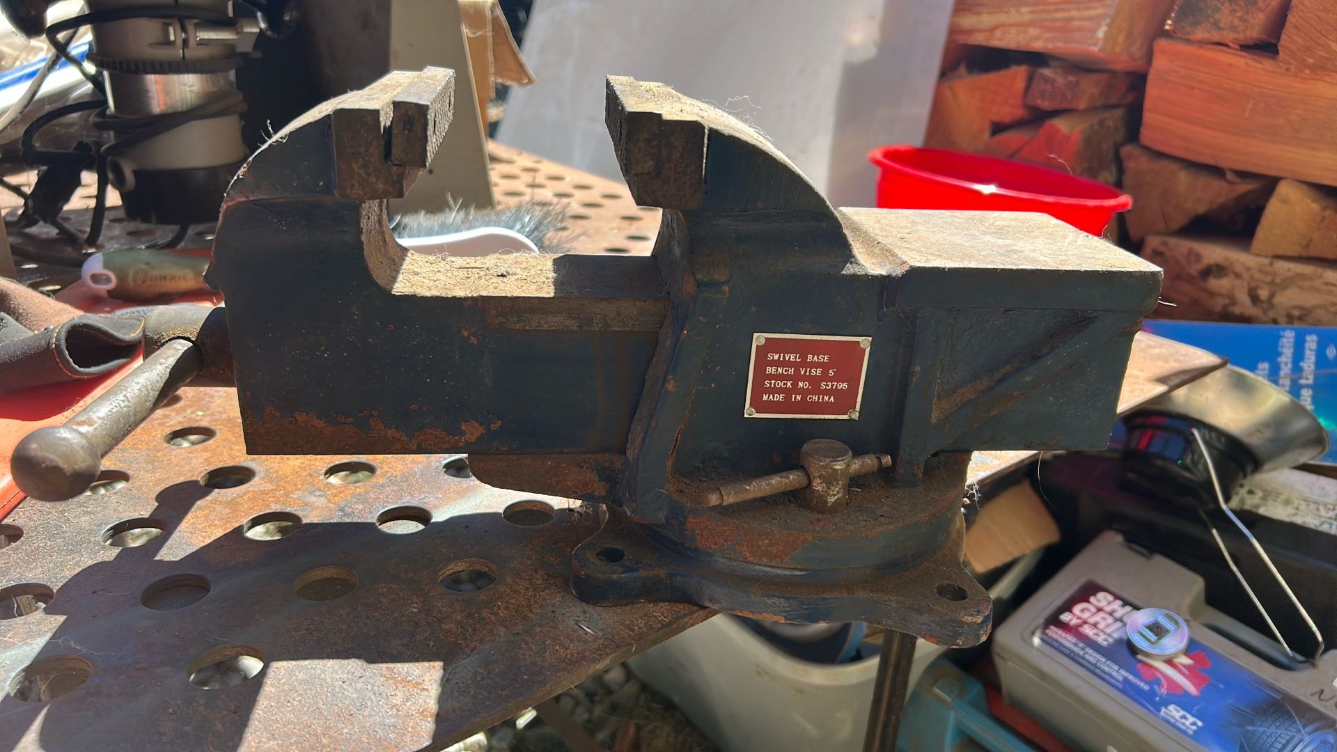 VINTAGE BLUE SWORDFISH BRAND BENCH VISE Opens 9” 80$ OBO