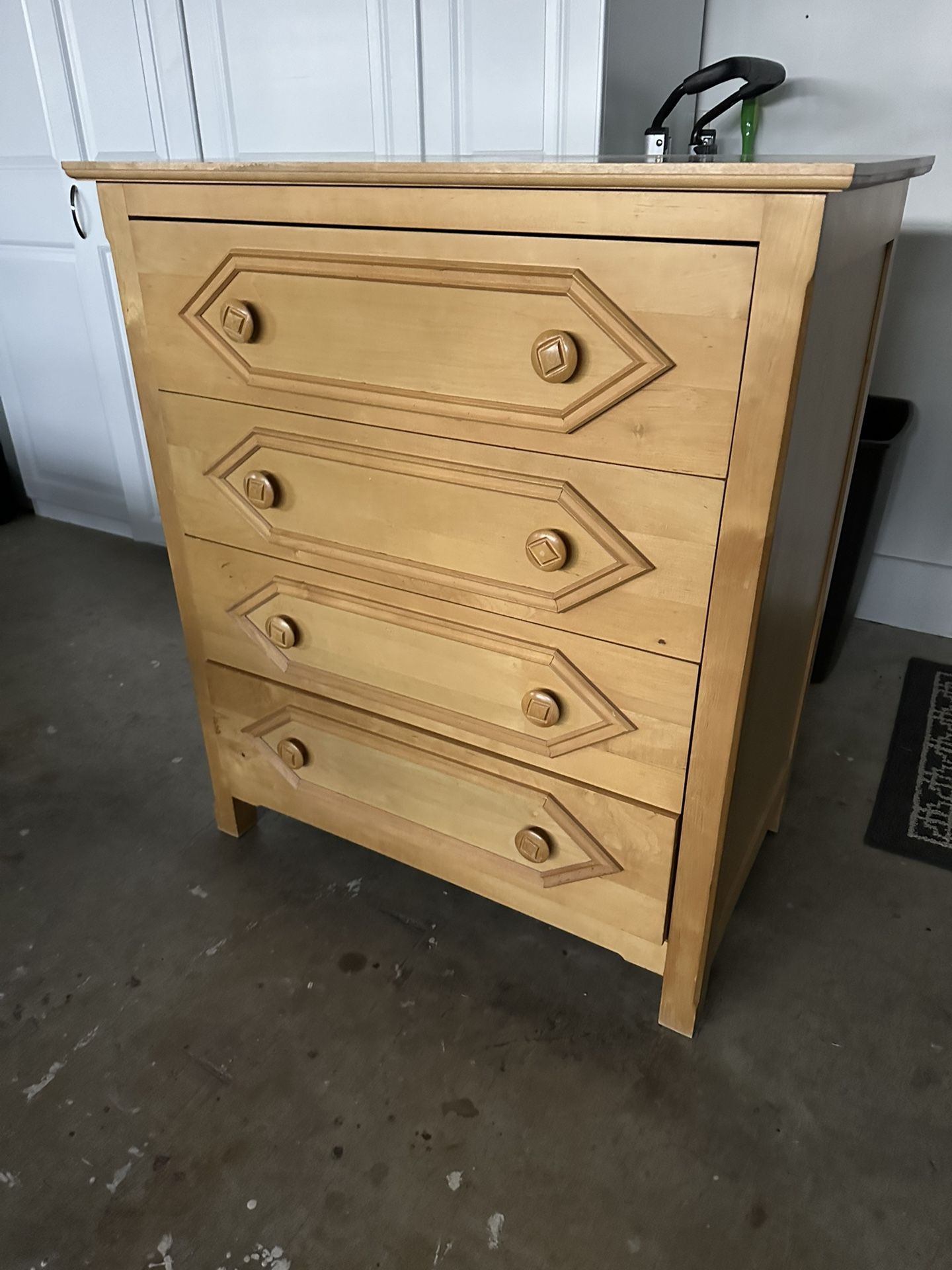 Dresser