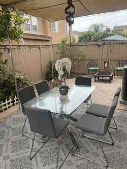 Beautiful Glass Table With 6 Chairs